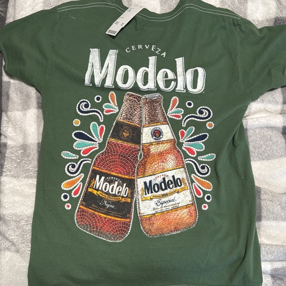 Modelo T-Shirt - Picture 2 of 2